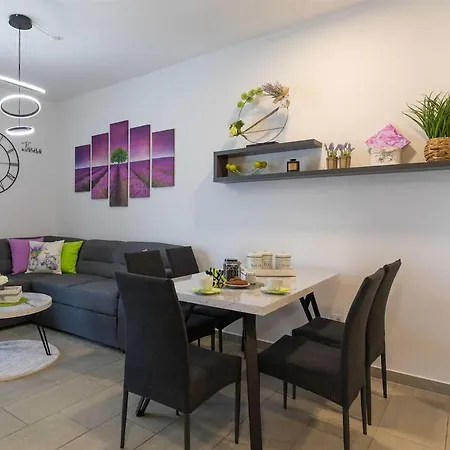 Apartment Sea & Stone No 2 In *