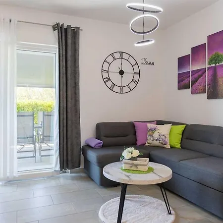 Apartment Sea & Stone No 2 In Starigrad Paklenica