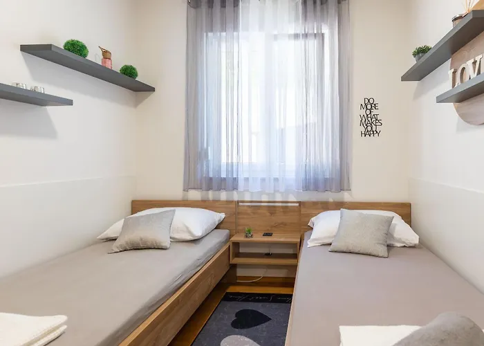 Apartment Sea & Stone No 2 In Starigrad Paklenica