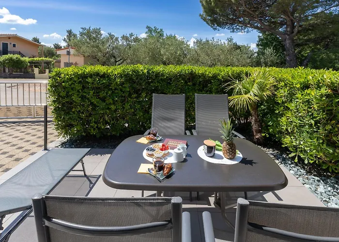Sea & Stone No 2 In Apartment Starigrad Paklenica