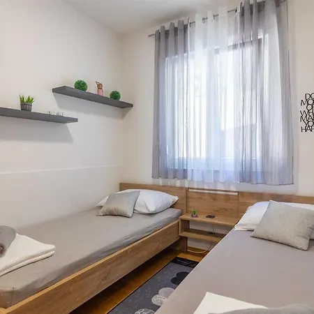 Sea & Stone No 2 In Apartamento Starigrad Paklenica