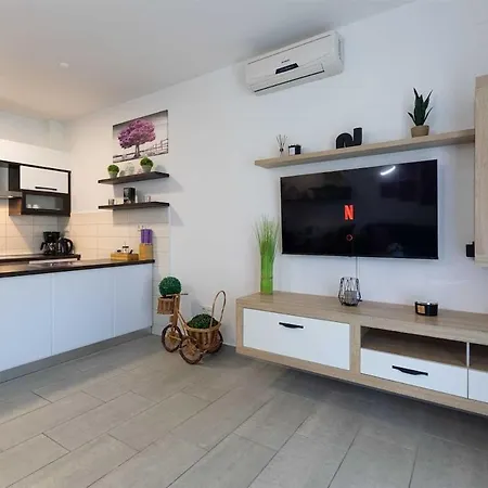 Apartamento Sea & Stone No 2 In Starigrad Paklenica